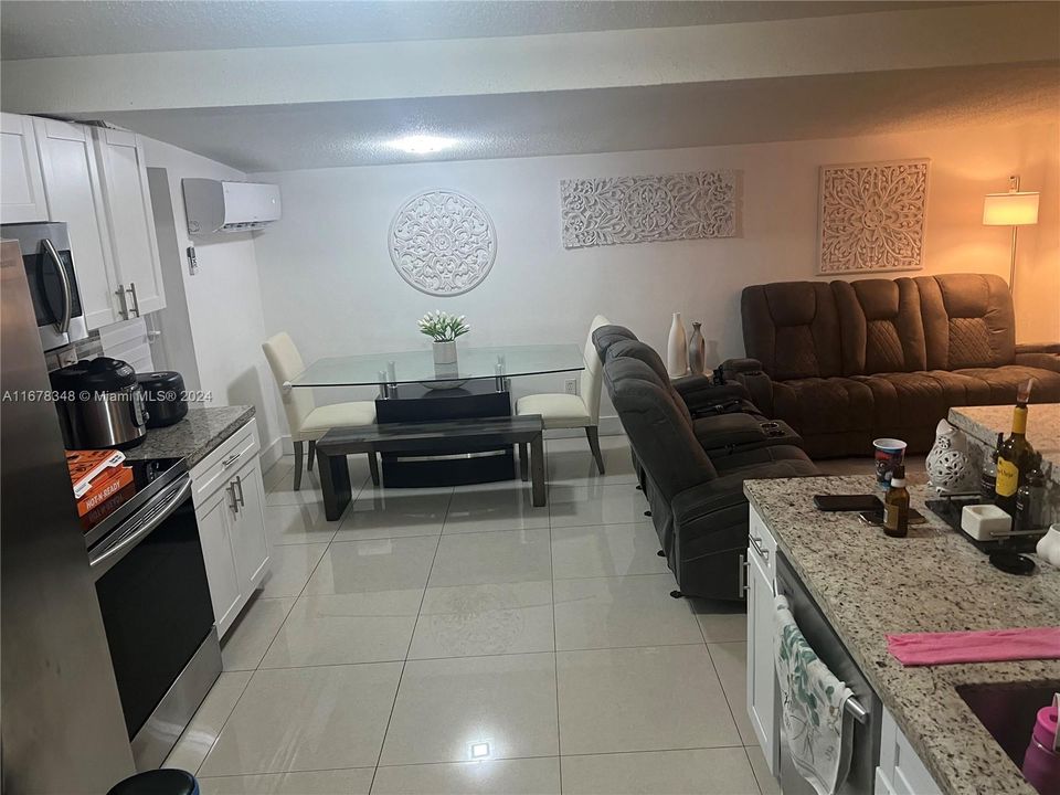 En Venta: $460,000 (3 camas, 2 baños, 952 Pies cuadrados)