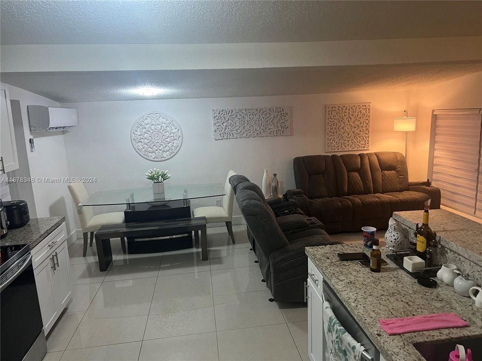 En Venta: $460,000 (3 camas, 2 baños, 952 Pies cuadrados)