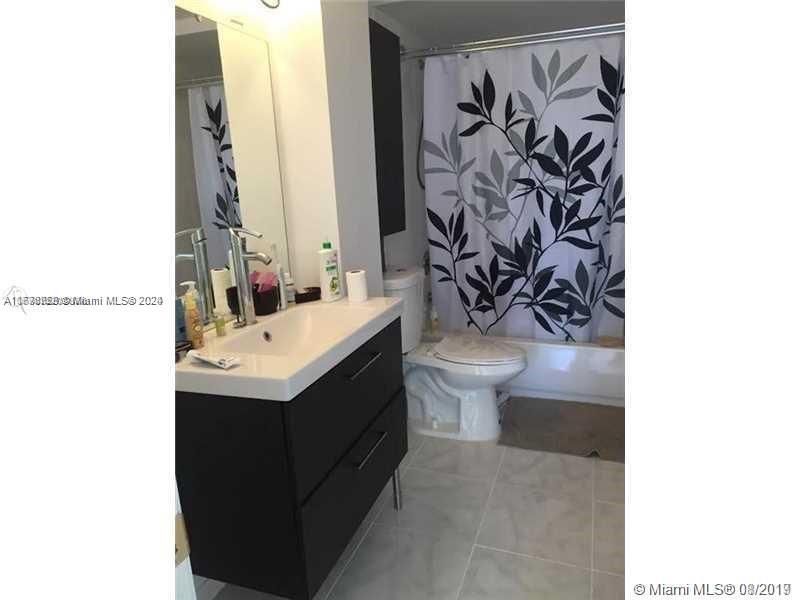 For Rent: $2,999 (1 beds, 2 baths, 1010 Square Feet)