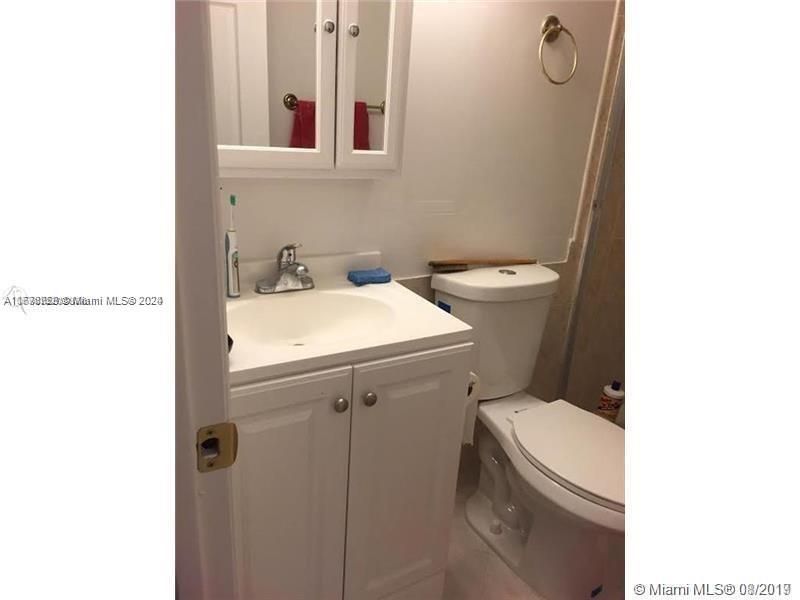 For Rent: $2,999 (1 beds, 2 baths, 1010 Square Feet)