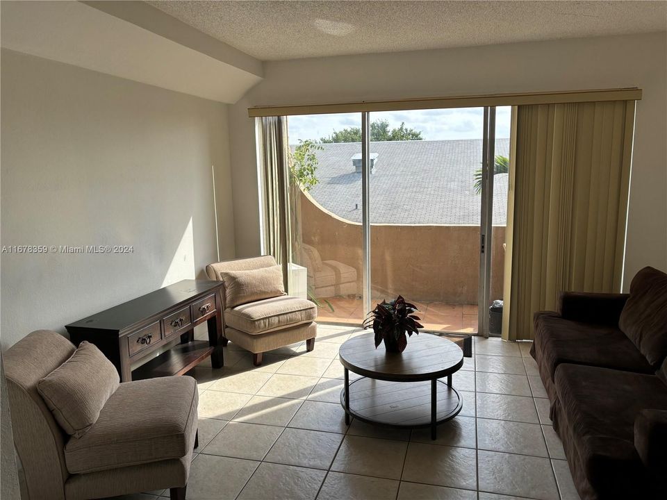 For Rent: $2,600 (2 beds, 1 baths, 1350 Square Feet)