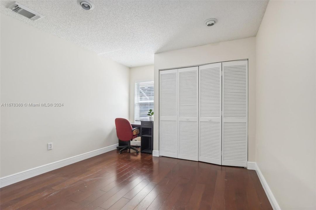 Guest bedroom, another view