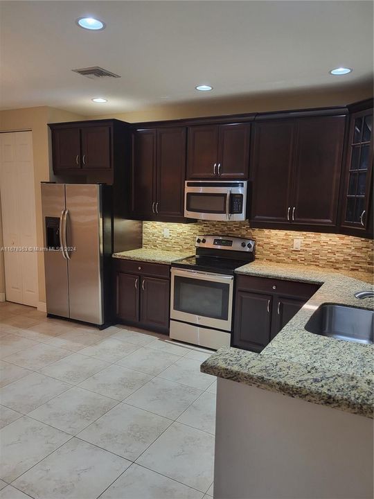 For Rent: $4,000 (3 beds, 2 baths, 1749 Square Feet)