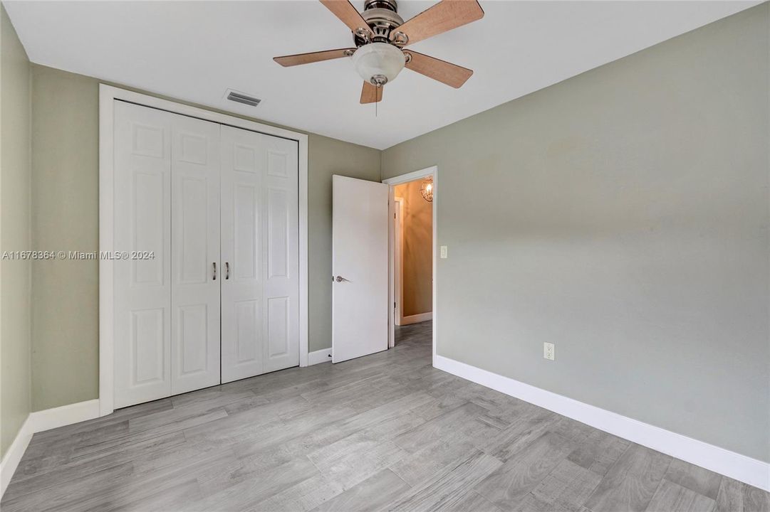 For Sale: $549,900 (3 beds, 2 baths, 1292 Square Feet)