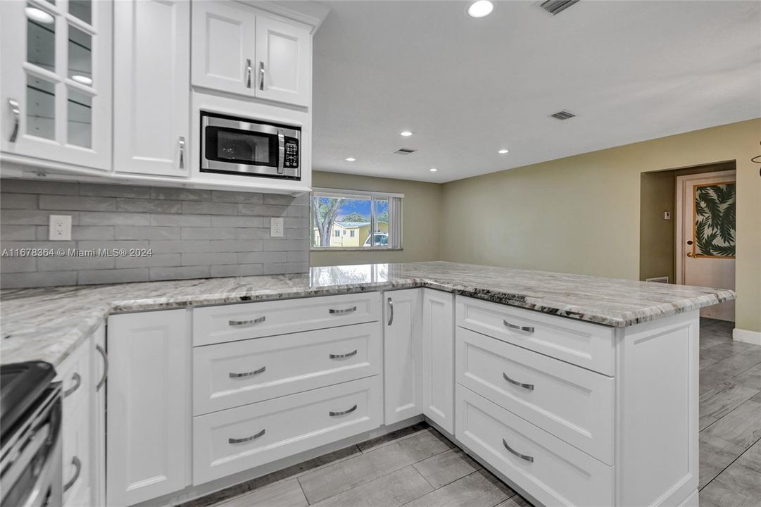 For Sale: $549,900 (3 beds, 2 baths, 1292 Square Feet)