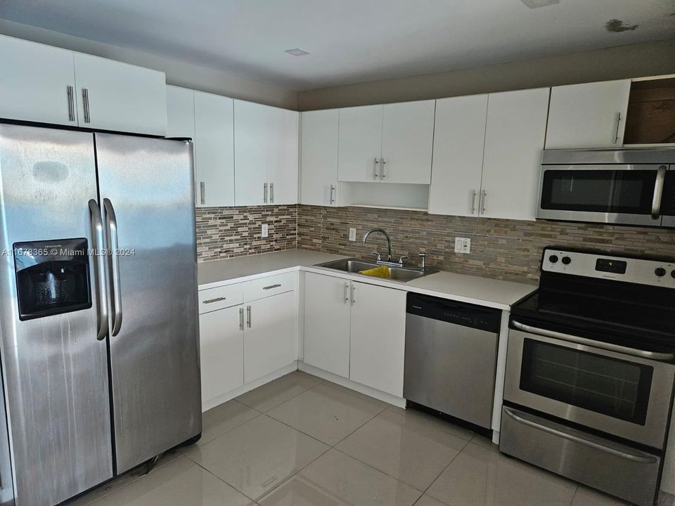 For Sale: $259,000 (2 beds, 2 baths, 1050 Square Feet)