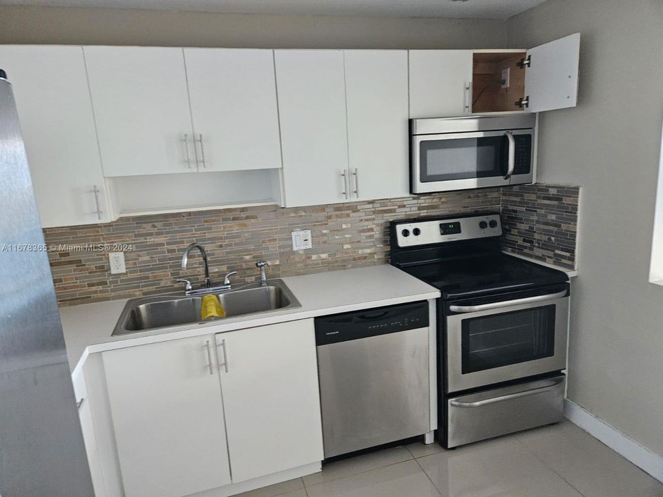 For Sale: $259,000 (2 beds, 2 baths, 1050 Square Feet)