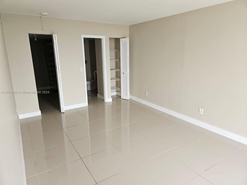 For Sale: $259,000 (2 beds, 2 baths, 1050 Square Feet)