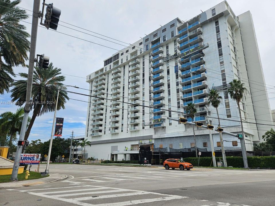 For Sale: $259,000 (2 beds, 2 baths, 1050 Square Feet)