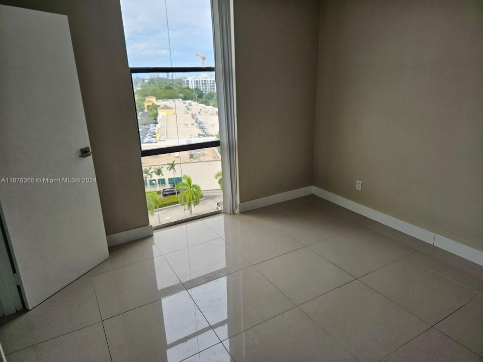 For Sale: $259,000 (2 beds, 2 baths, 1050 Square Feet)