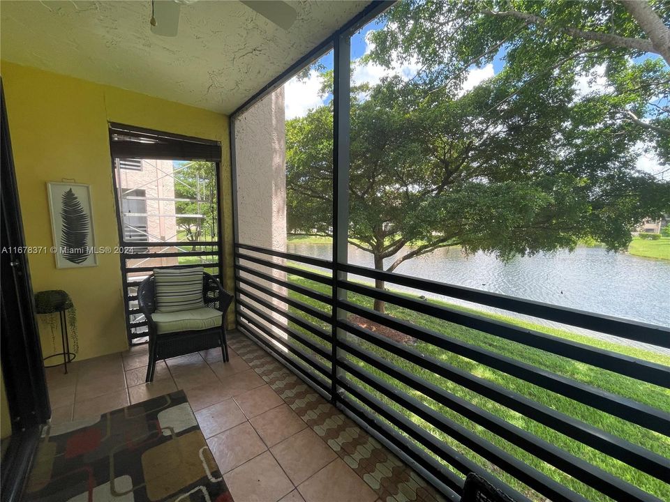 For Sale: $149,999 (2 beds, 2 baths, 860 Square Feet)