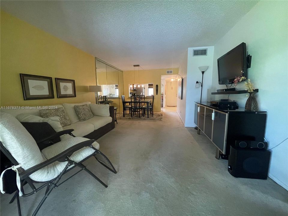 For Sale: $149,999 (2 beds, 2 baths, 860 Square Feet)