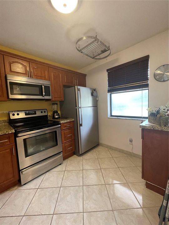 For Sale: $149,999 (2 beds, 2 baths, 860 Square Feet)