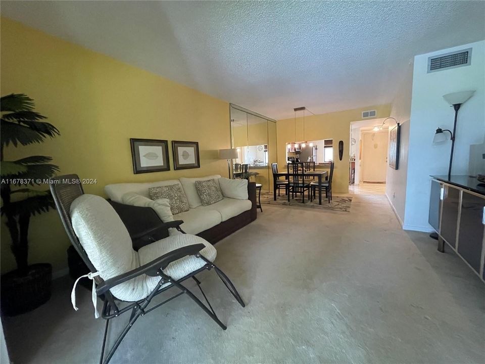 For Sale: $149,999 (2 beds, 2 baths, 860 Square Feet)