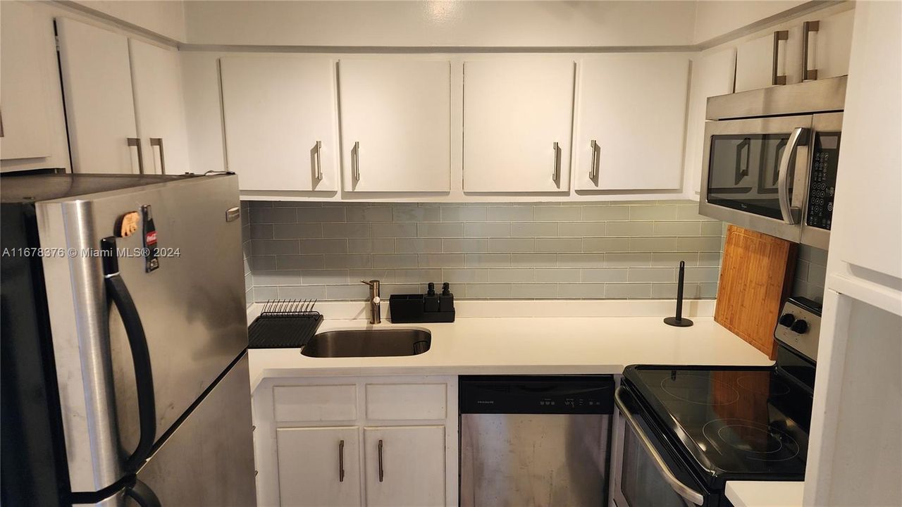 For Rent: $3,200 (2 beds, 2 baths, 1207 Square Feet)