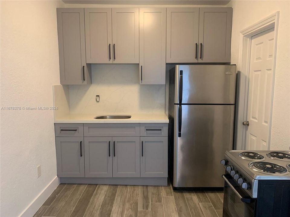 For Rent: $1,500 (0 beds, 1 baths, 332 Square Feet)