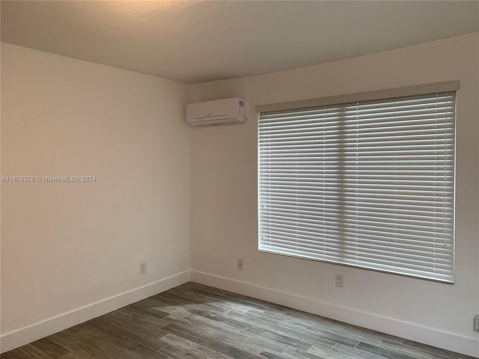 For Rent: $1,500 (0 beds, 1 baths, 332 Square Feet)