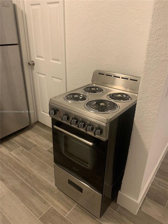 For Rent: $1,500 (0 beds, 1 baths, 332 Square Feet)