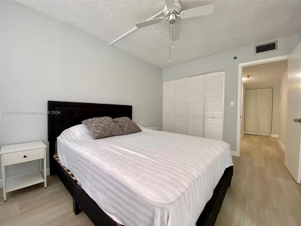 For Sale: $275,000 (2 beds, 2 baths, 1213 Square Feet)