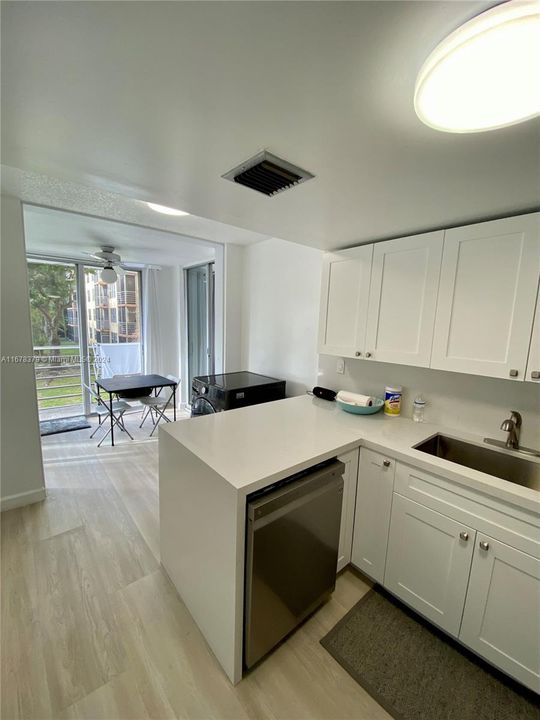 For Sale: $275,000 (2 beds, 2 baths, 1213 Square Feet)