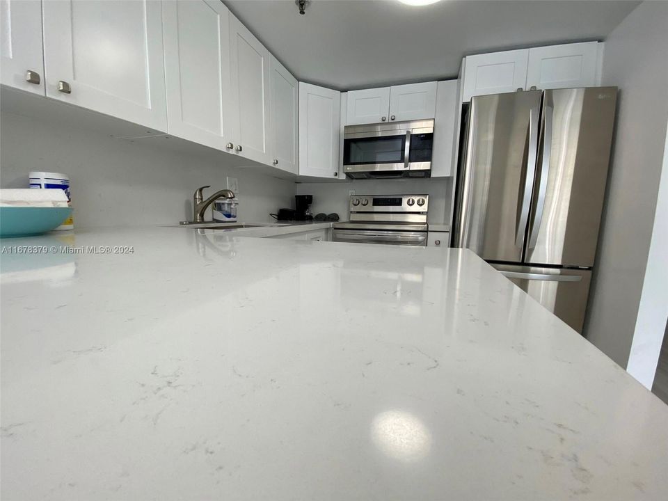 For Sale: $275,000 (2 beds, 2 baths, 1213 Square Feet)