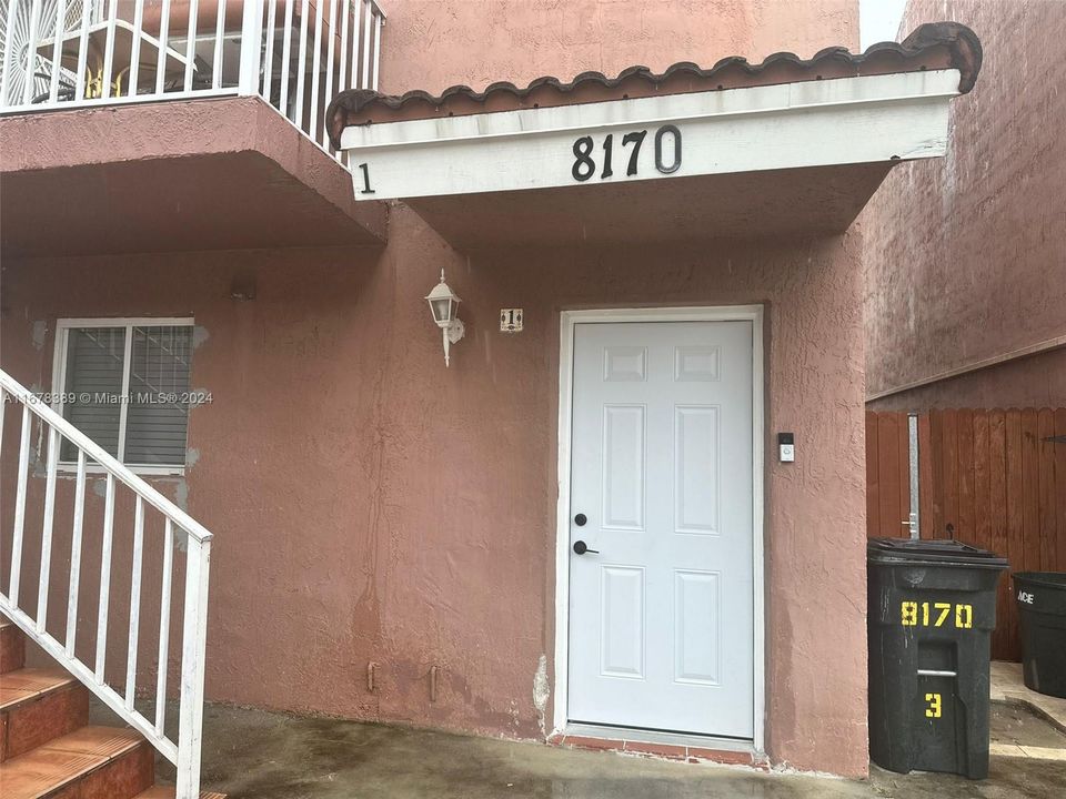 For Sale: $345,000 (2 beds, 2 baths, 995 Square Feet)