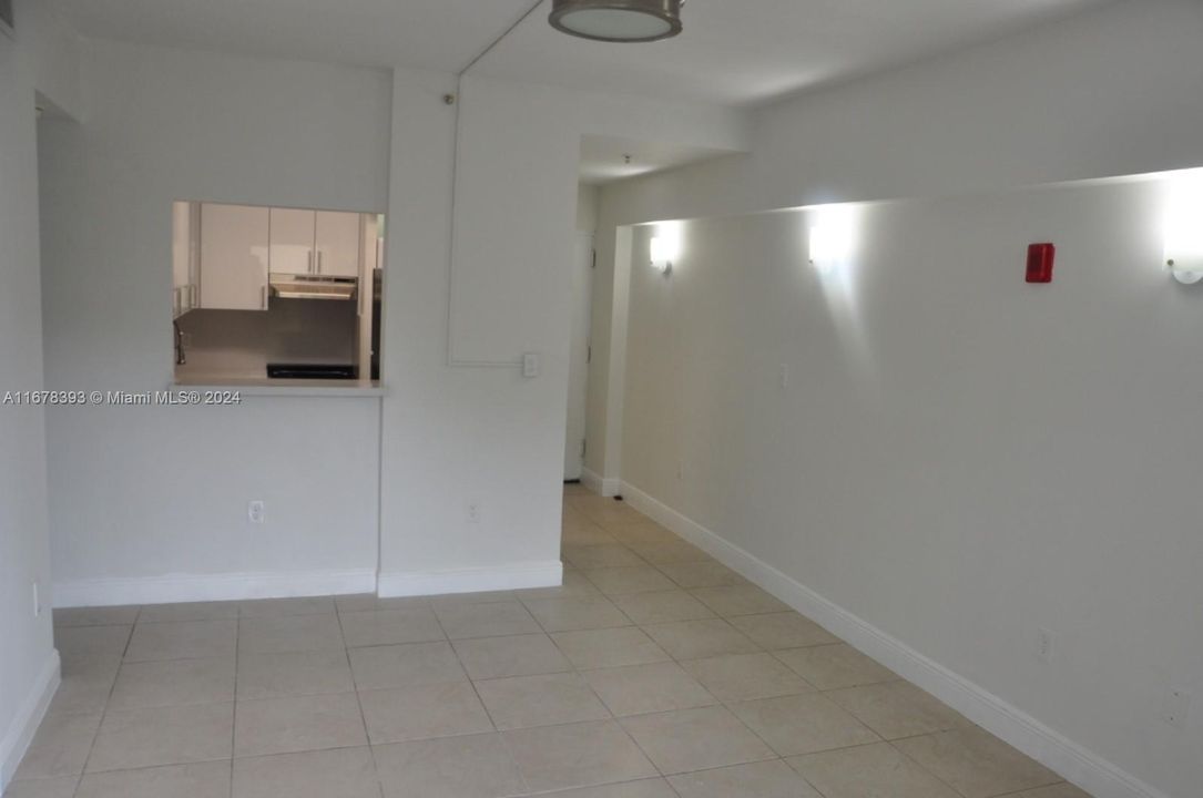 For Rent: $2,500 (2 beds, 1 baths, 700 Square Feet)