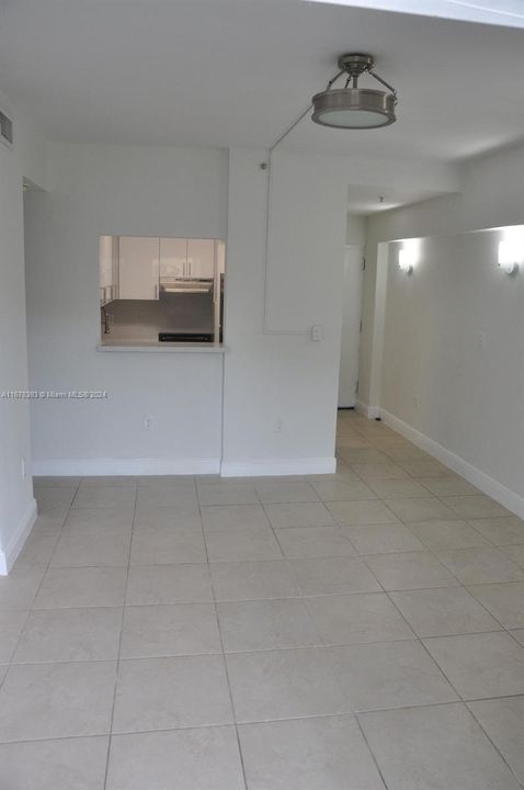 For Rent: $2,500 (2 beds, 1 baths, 700 Square Feet)