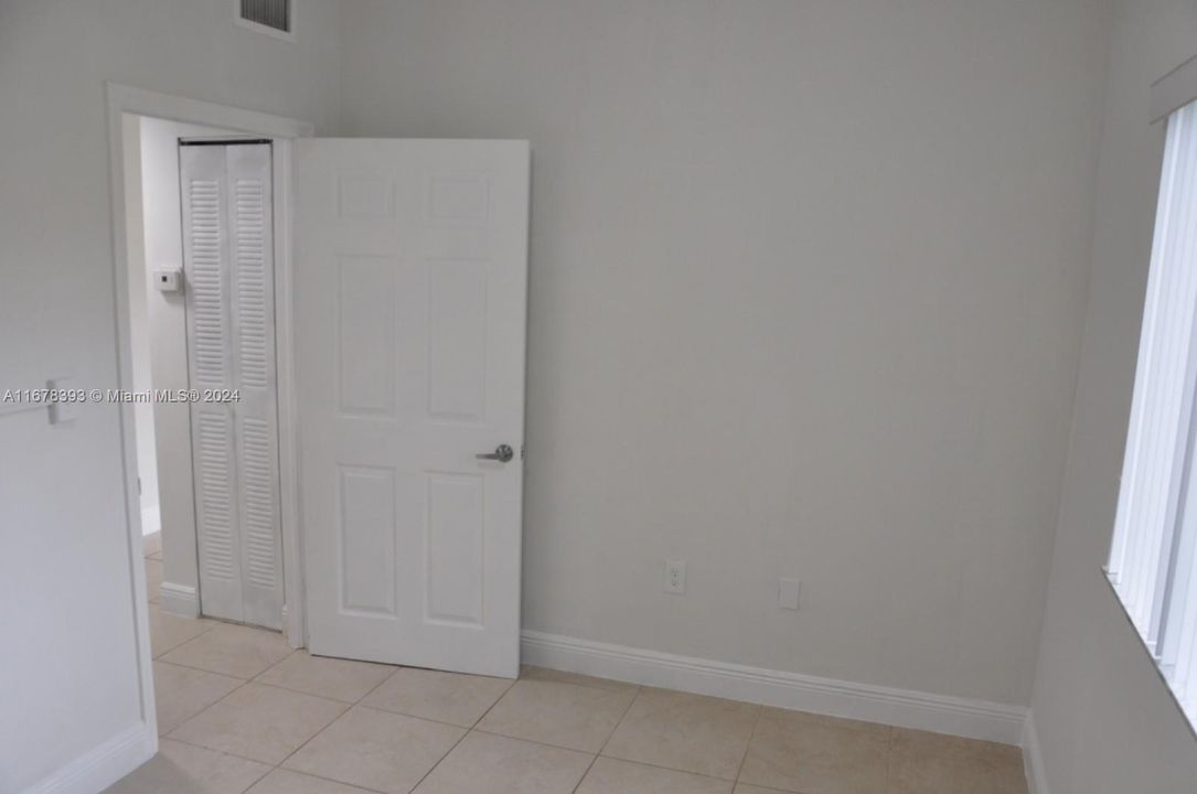 For Rent: $2,500 (2 beds, 1 baths, 700 Square Feet)