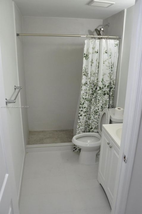 For Rent: $2,500 (2 beds, 1 baths, 700 Square Feet)