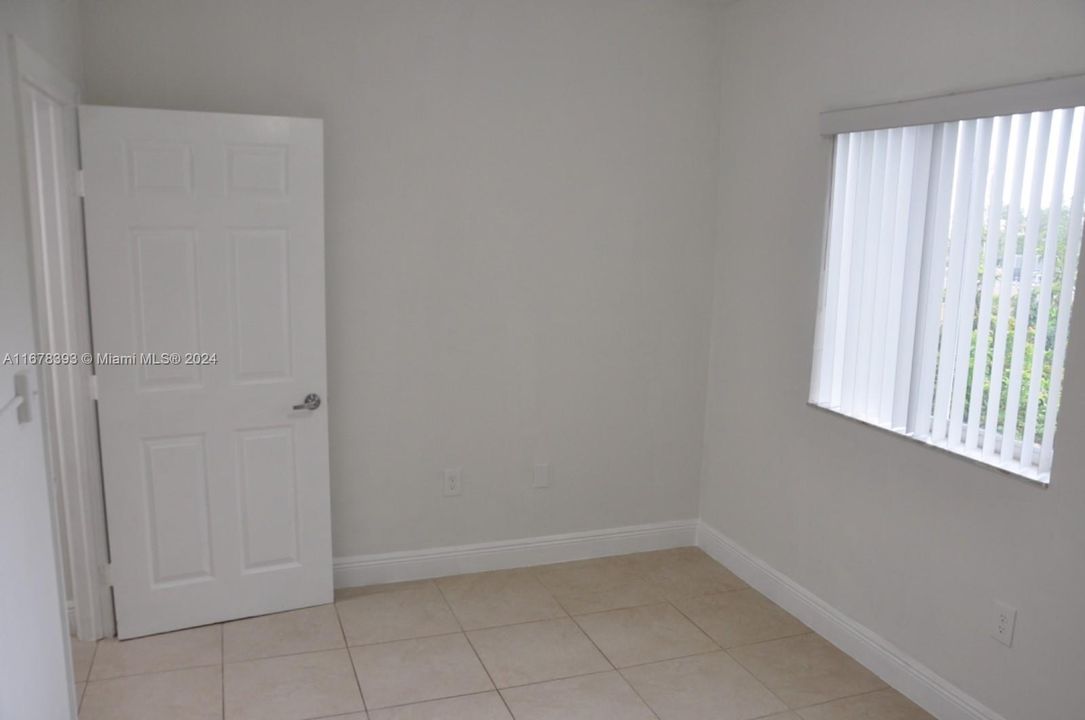 For Rent: $2,500 (2 beds, 1 baths, 700 Square Feet)