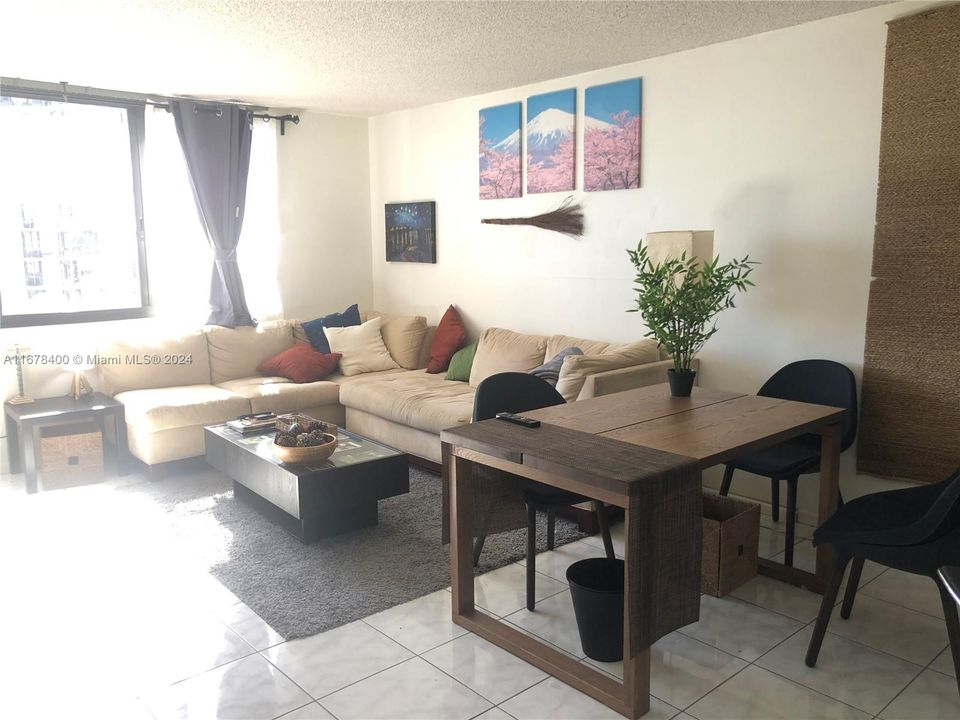 En Venta: $417,000 (1 camas, 1 baños, 700 Pies cuadrados)