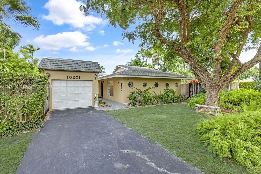 For Sale: $670,000 (3 beds, 2 baths, 1548 Square Feet)