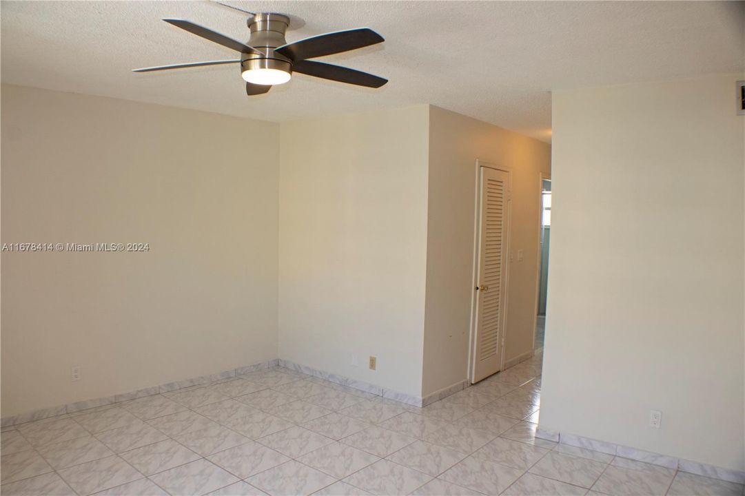 For Sale: $209,000 (1 beds, 1 baths, 847 Square Feet)