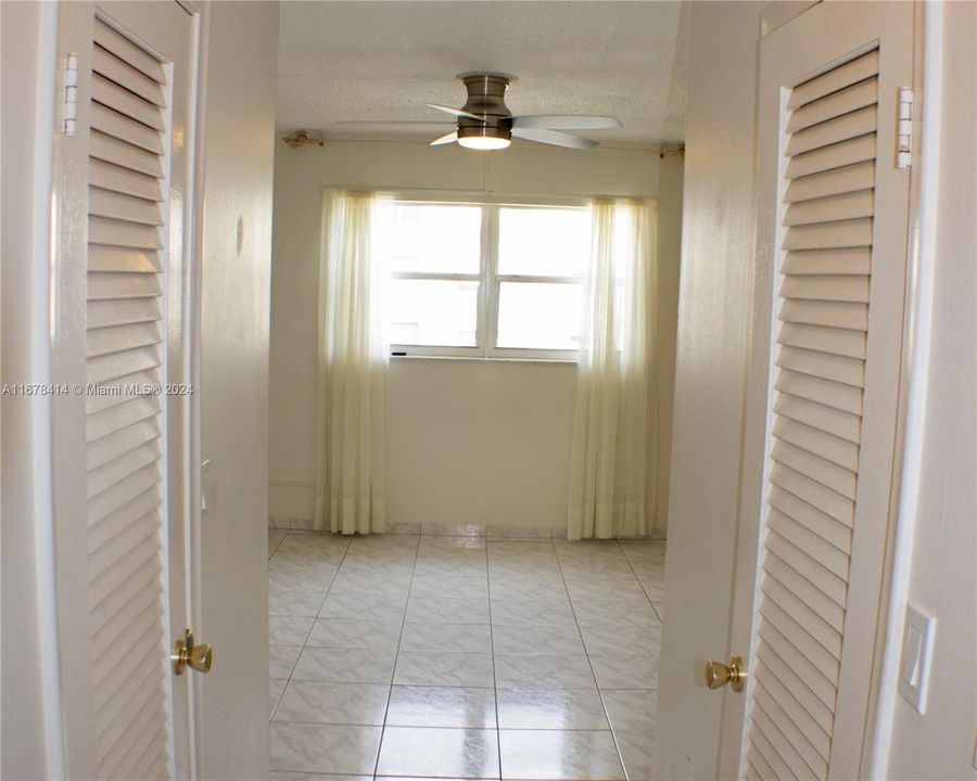 For Sale: $209,000 (1 beds, 1 baths, 847 Square Feet)