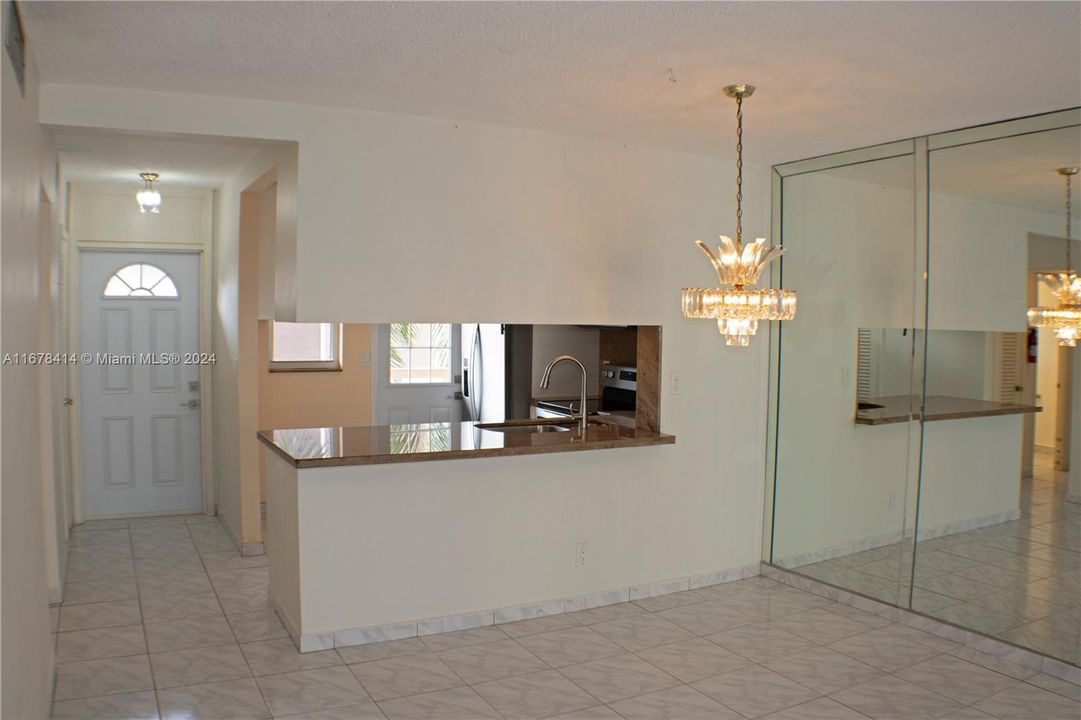 For Sale: $209,000 (1 beds, 1 baths, 847 Square Feet)