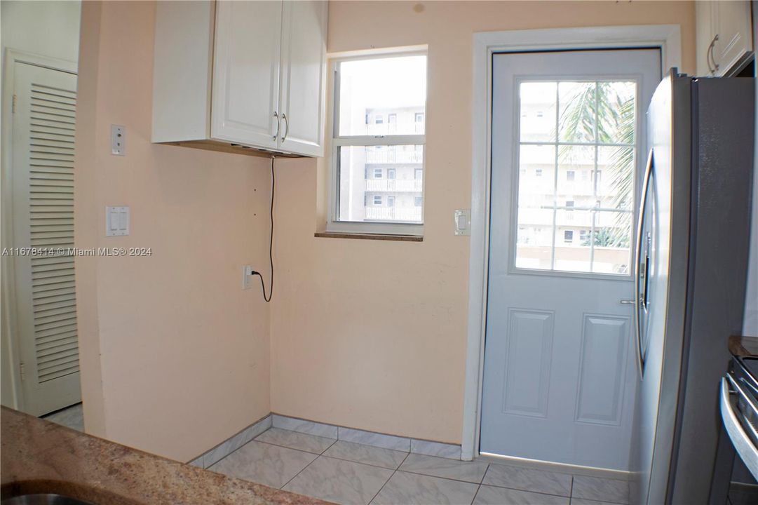 For Sale: $209,000 (1 beds, 1 baths, 847 Square Feet)