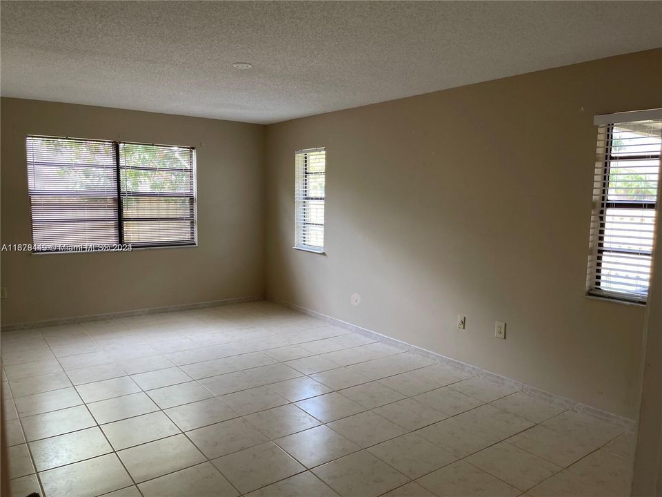 For Rent: $3,500 (3 beds, 2 baths, 1645 Square Feet)