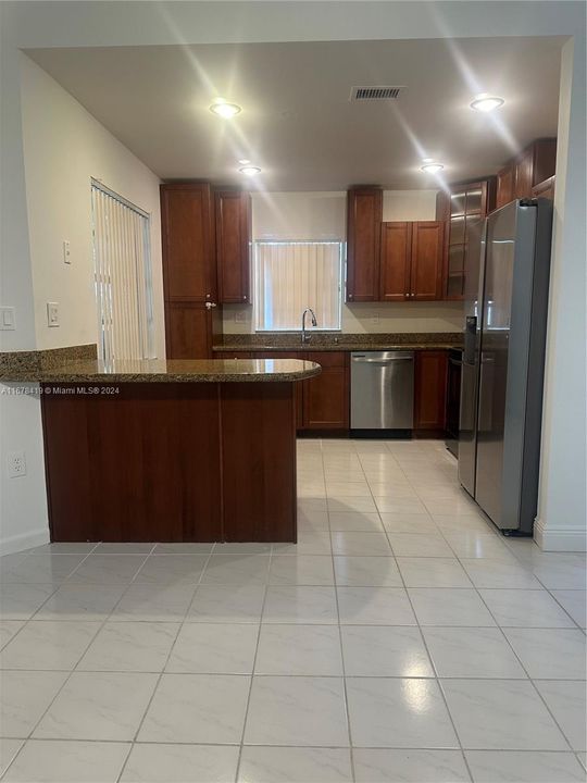 For Rent: $3,500 (3 beds, 2 baths, 1645 Square Feet)