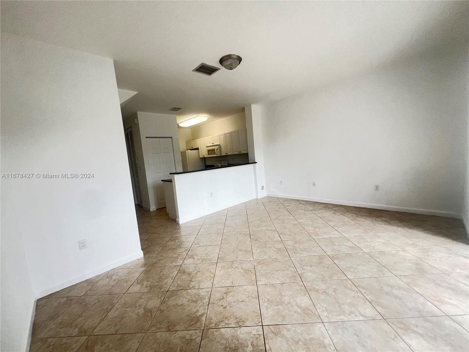 For Rent: $2,200 (2 beds, 2 baths, 1290 Square Feet)