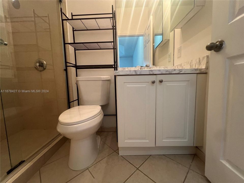 For Rent: $2,200 (2 beds, 2 baths, 1290 Square Feet)