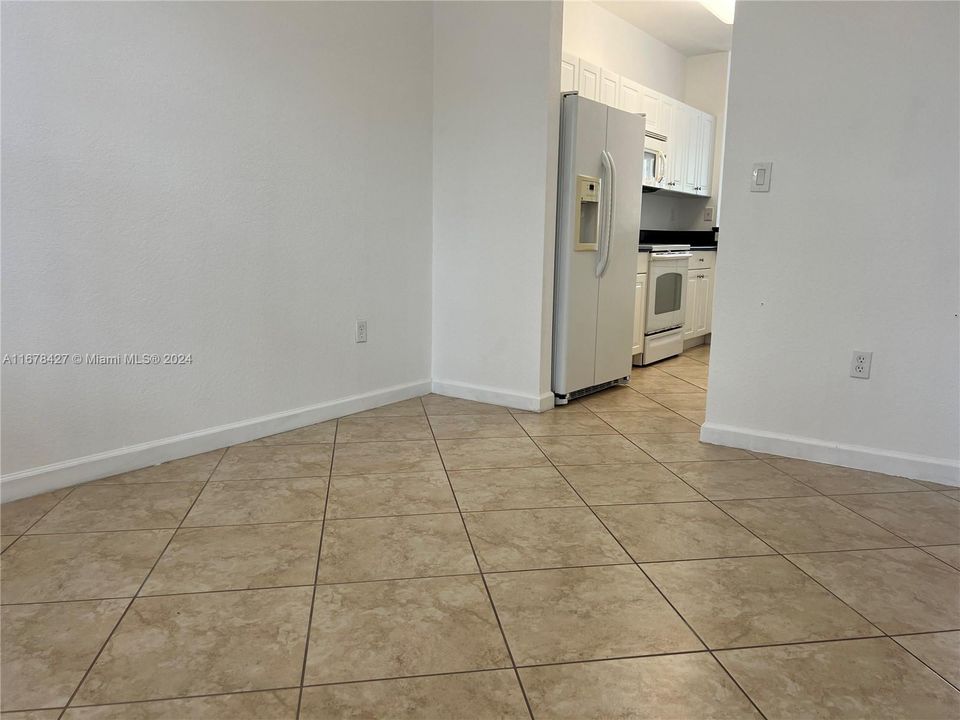 For Rent: $2,200 (2 beds, 2 baths, 1290 Square Feet)