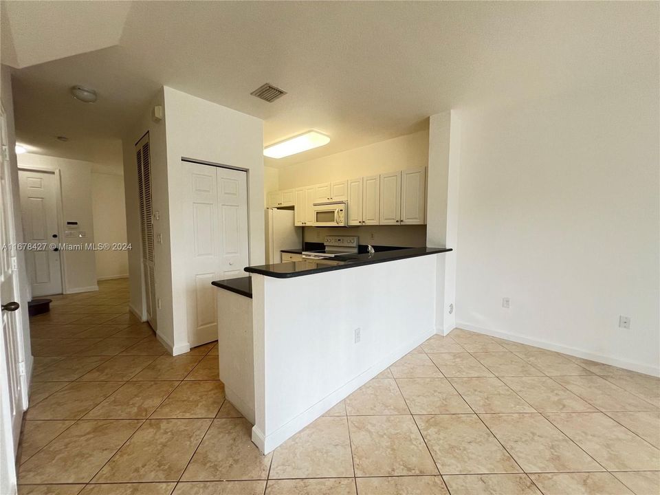 For Rent: $2,200 (2 beds, 2 baths, 1290 Square Feet)