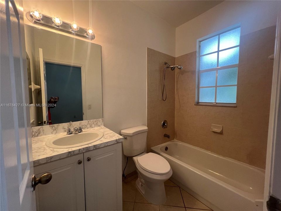 For Rent: $2,200 (2 beds, 2 baths, 1290 Square Feet)