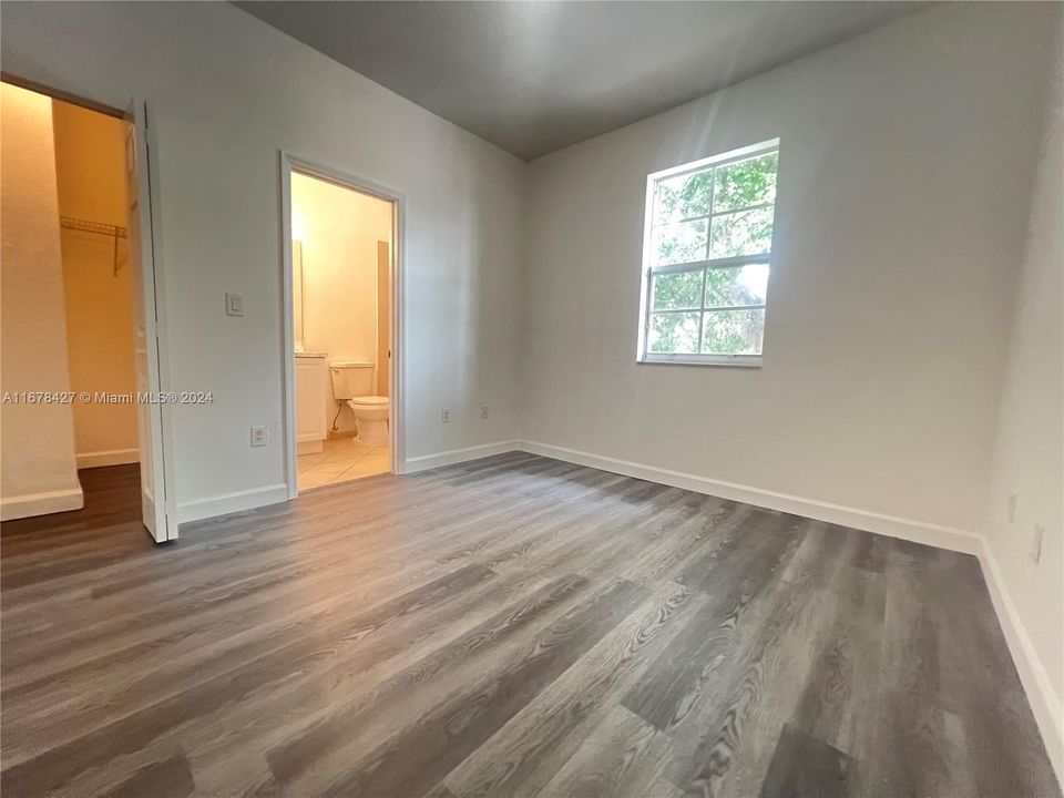 For Rent: $2,200 (2 beds, 2 baths, 1290 Square Feet)