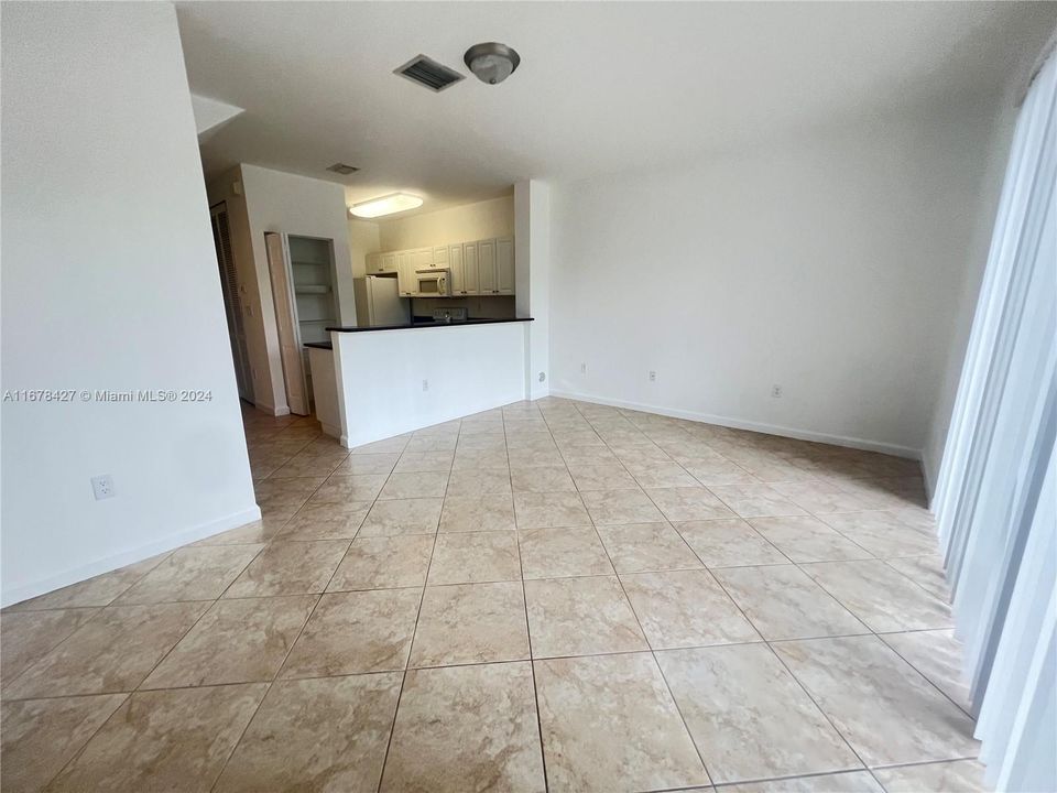 For Rent: $2,200 (2 beds, 2 baths, 1290 Square Feet)