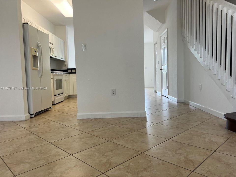 For Rent: $2,200 (2 beds, 2 baths, 1290 Square Feet)