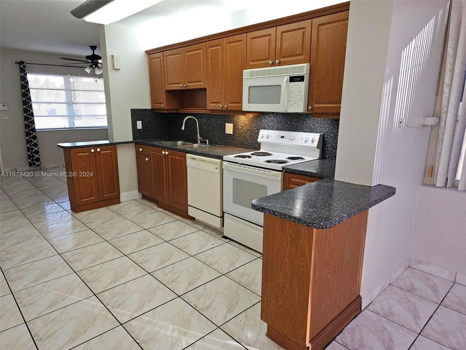 For Rent: $2,600 (2 beds, 1 baths, 1128 Square Feet)