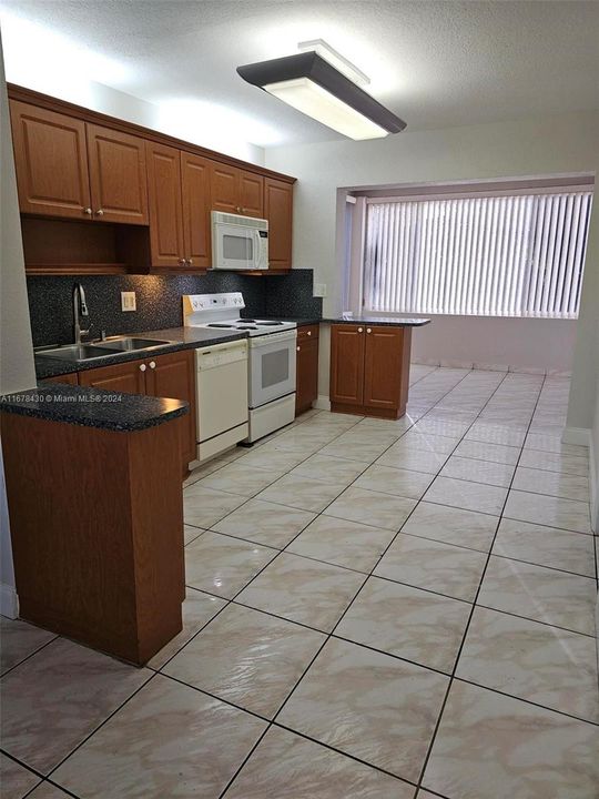 For Rent: $2,600 (2 beds, 1 baths, 1128 Square Feet)