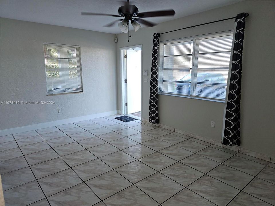 For Rent: $2,600 (2 beds, 1 baths, 1128 Square Feet)